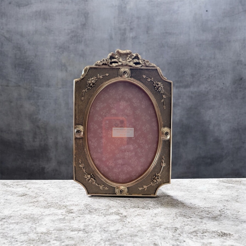Gold Photo ornate oval opening Frame antique style